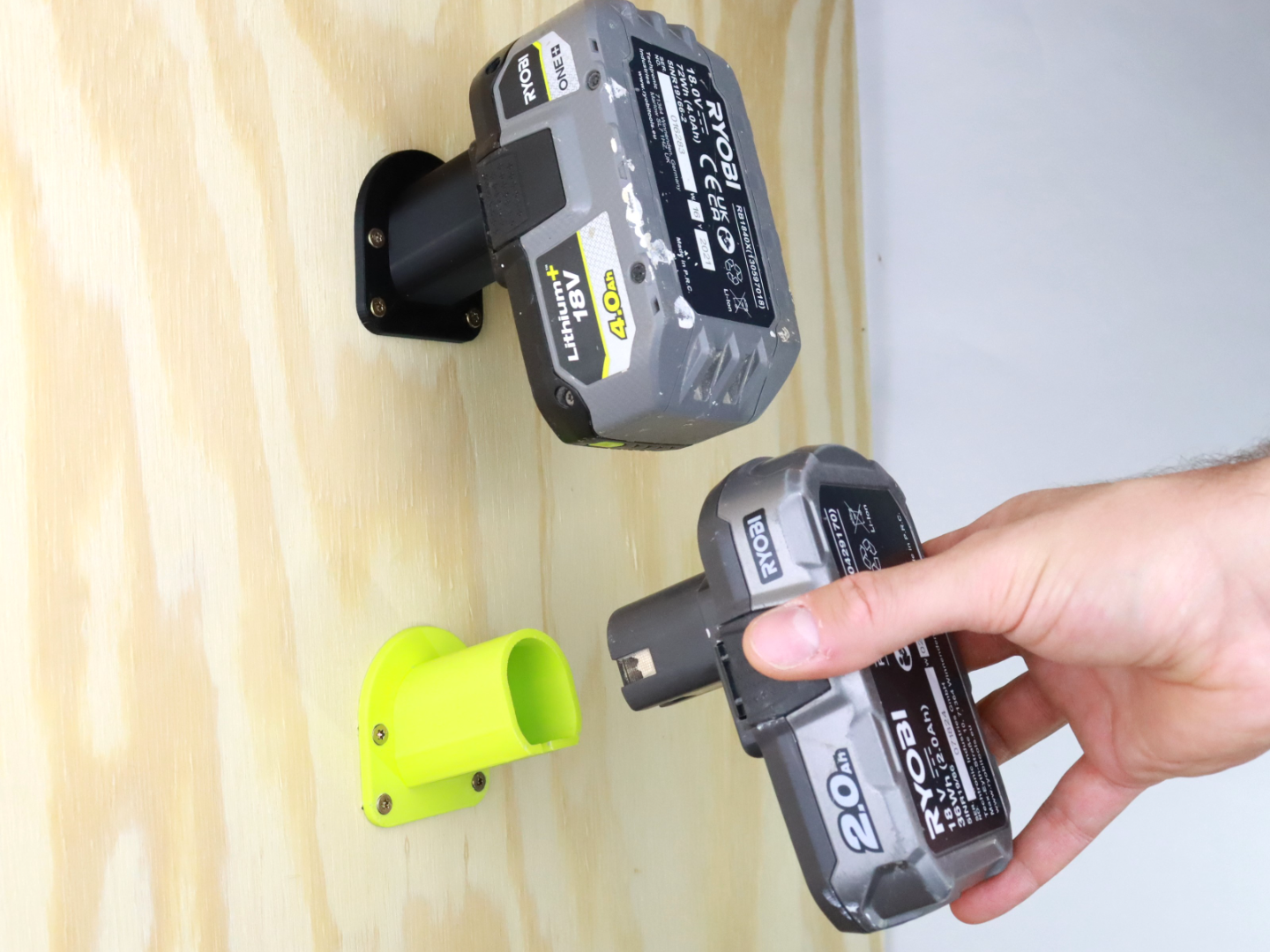 ryobi-batterihallare-vagg-gron-1